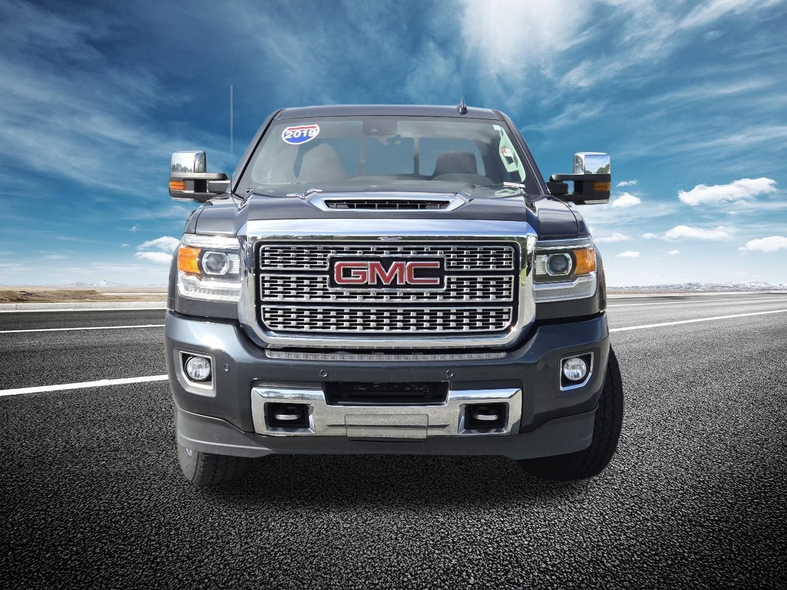 Used 2018 GMC Sierra 2500 Denali w/ Duramax Plus Package AWD/4WD image 14