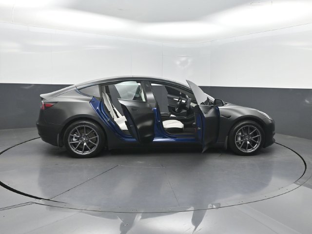 Used 2022 Tesla Model 3 Long Range AWD/4WD image 25