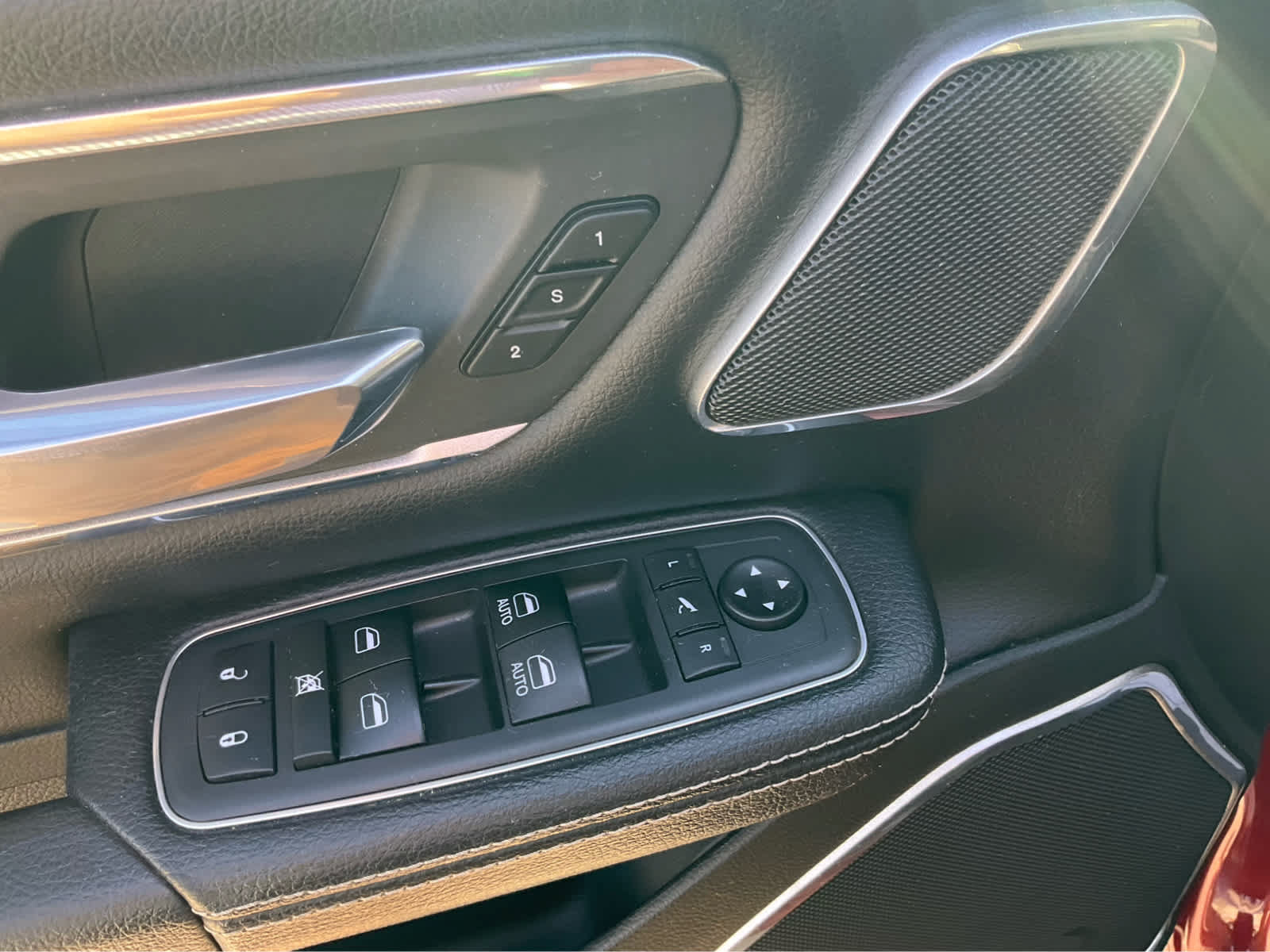 Used 2019 RAM 1500 Laramie AWD/4WD image 16