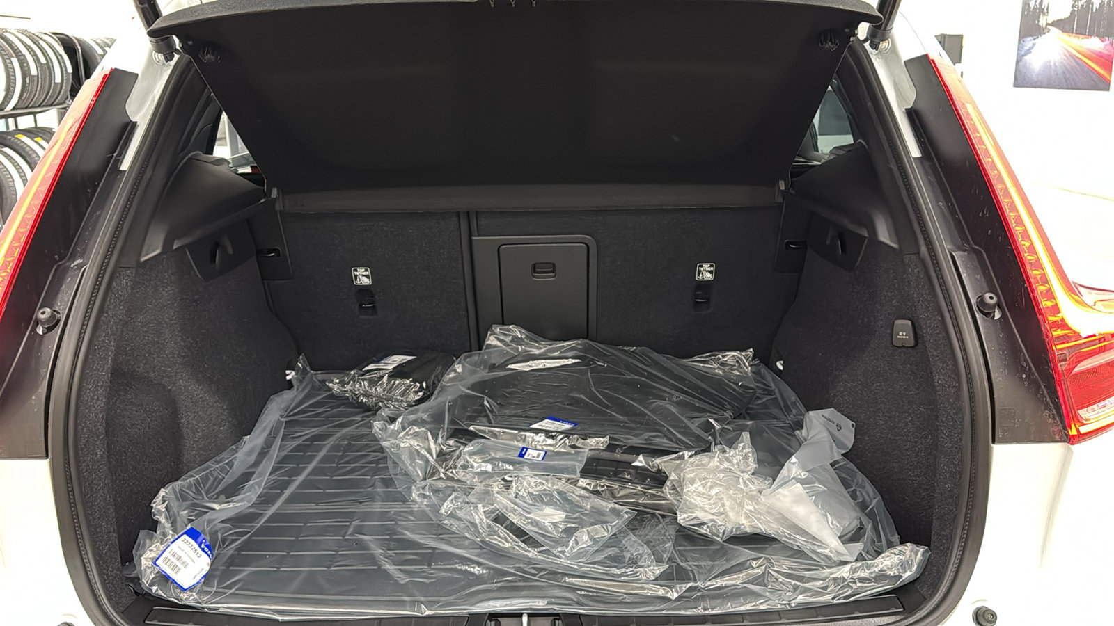 New 2026 Volvo XC40 B5 Plus w/ Protection Package Premier AWD/4WD image 29