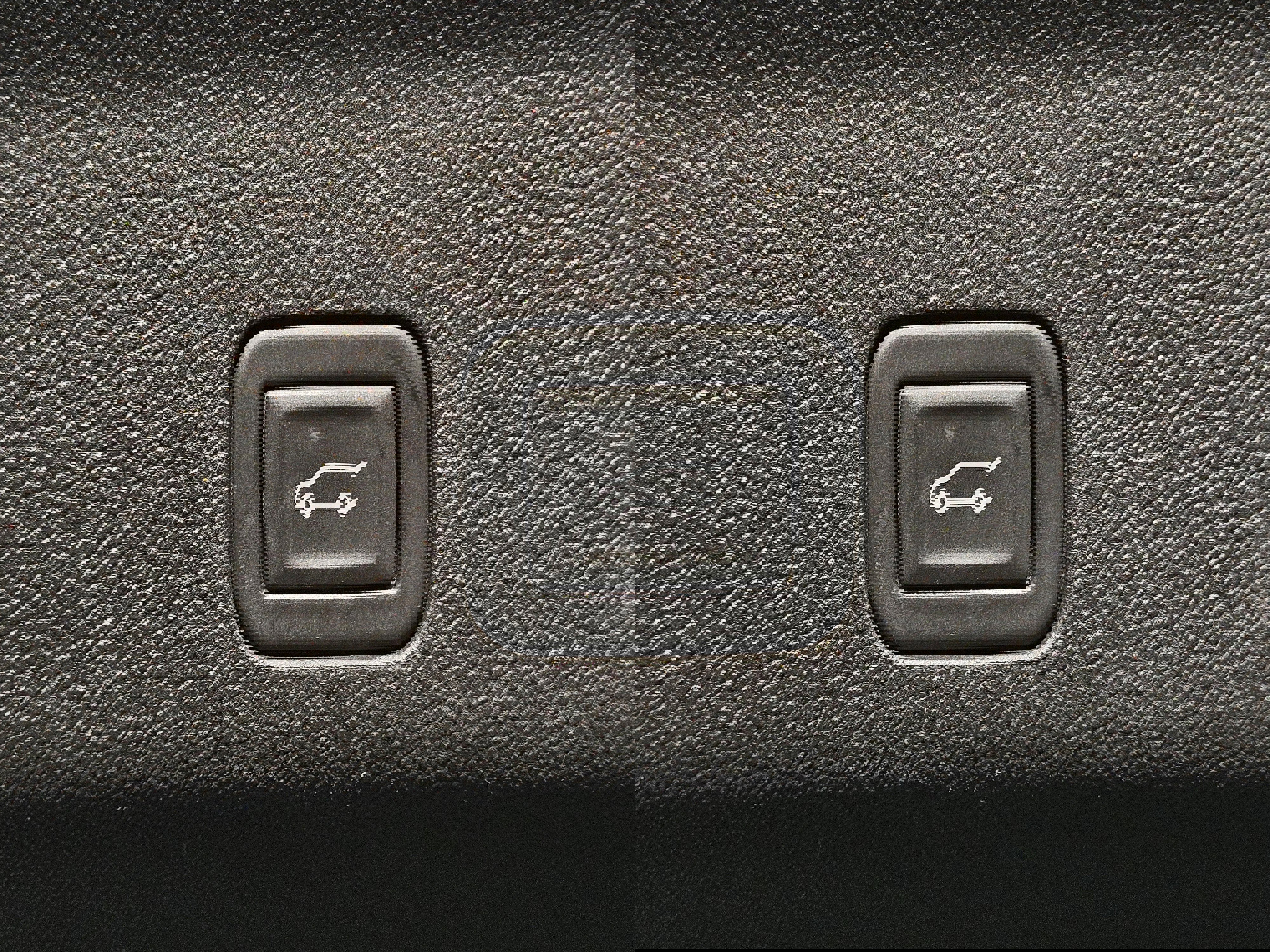 Used 2023 Chevrolet Suburban Premier image 9