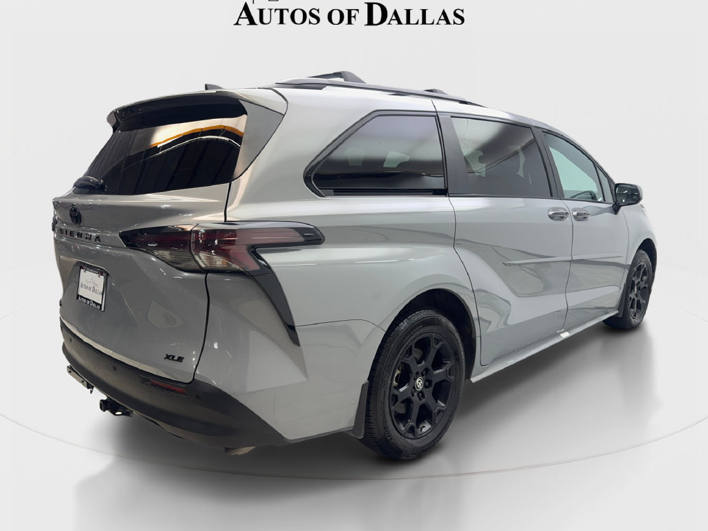 Used 2025 Toyota Sienna XLE Woodland Edition AWD/4WD image 7