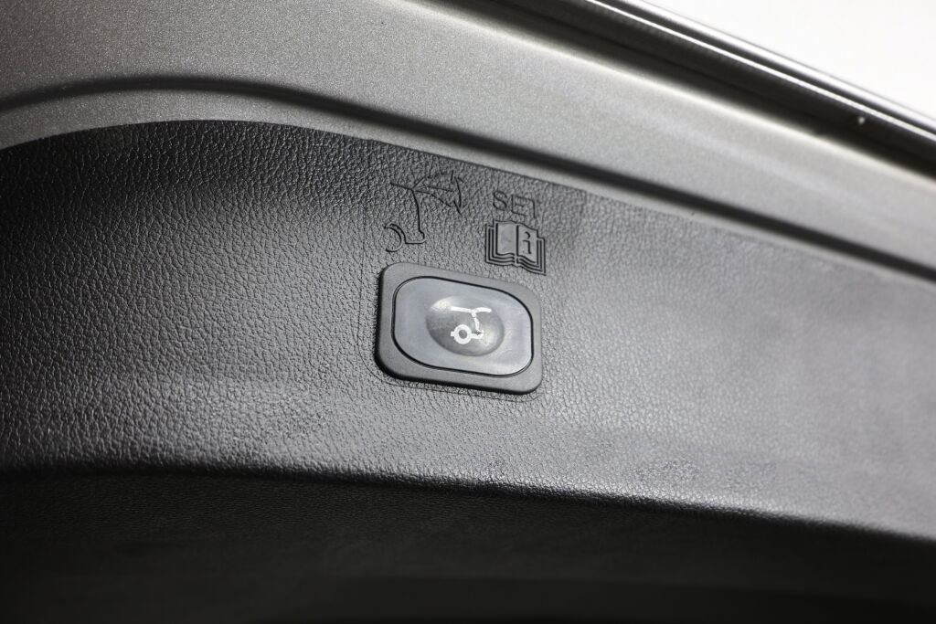 Used 2015 Ford Escape Titanium w/ Equipment Group 301A image 19