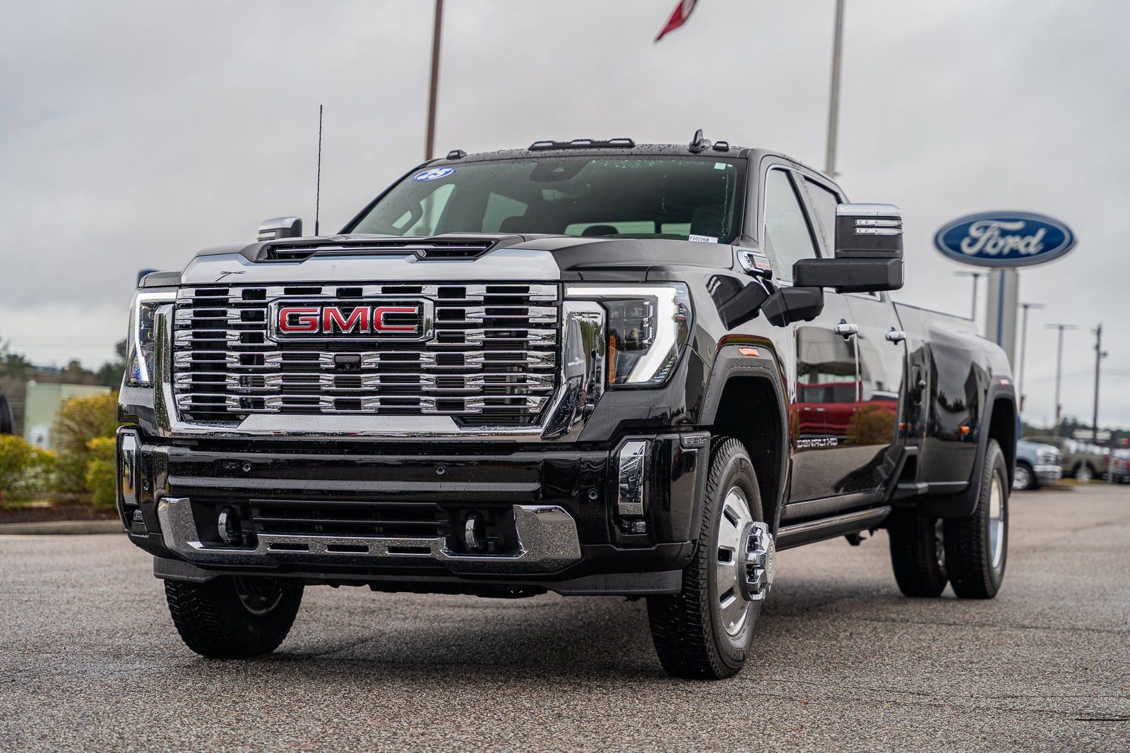 Used 2025 GMC Sierra 3500 Denali w/ Denali Reserve Package image 4