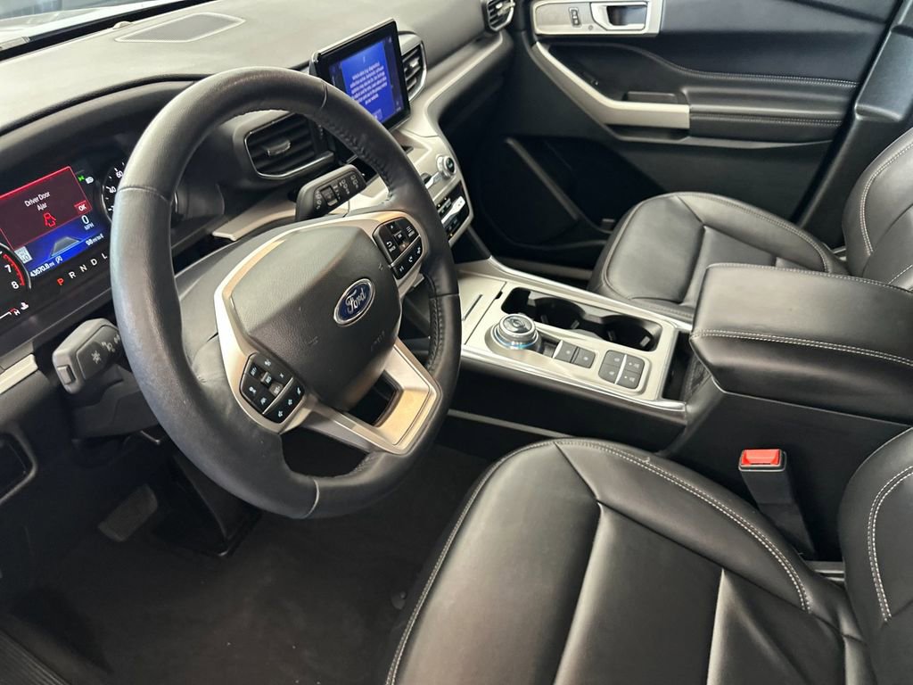 Used 2023 Ford Explorer XLT w/ Equipment Group 202A image 9