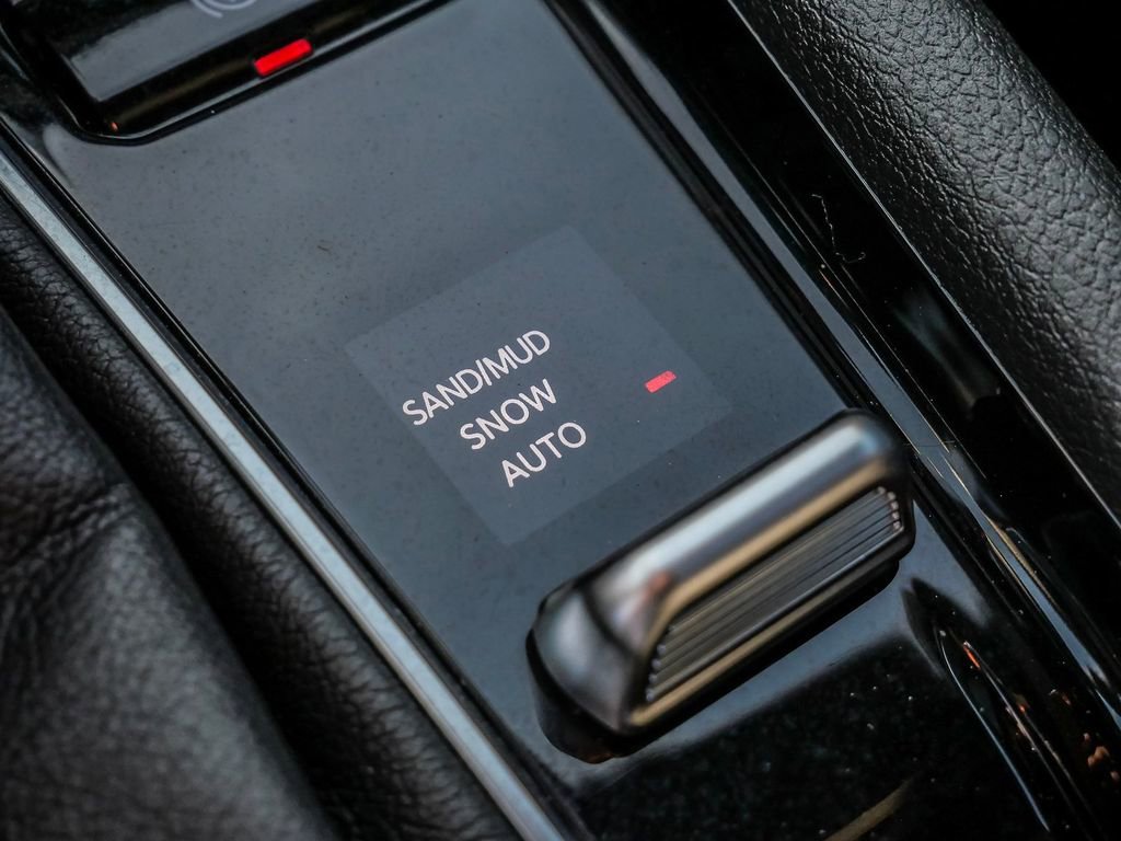 Used 2025 Jeep Compass Limited image 30