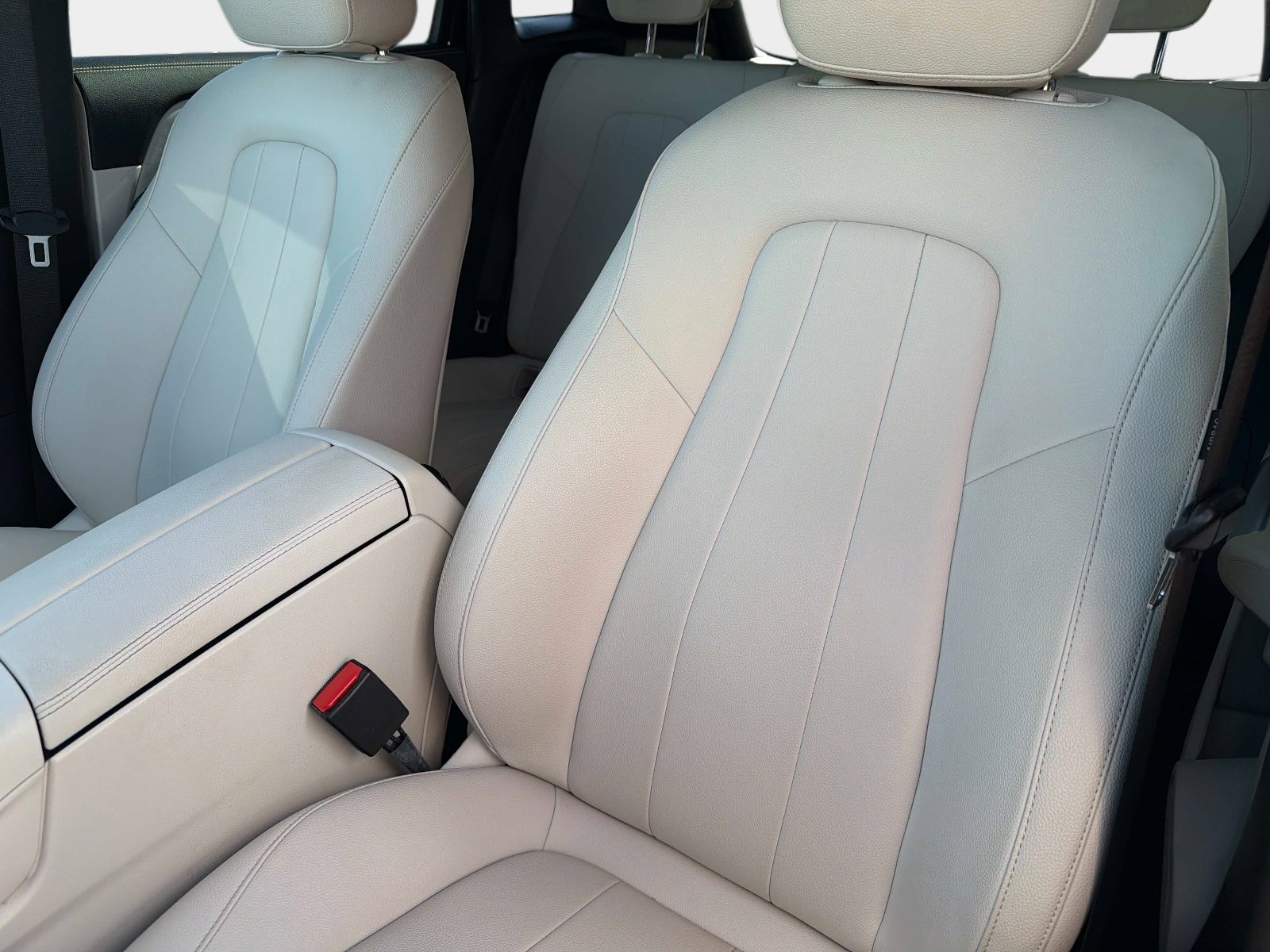 Used 2025 Mercedes-Benz GLA 250 4MATIC image 35