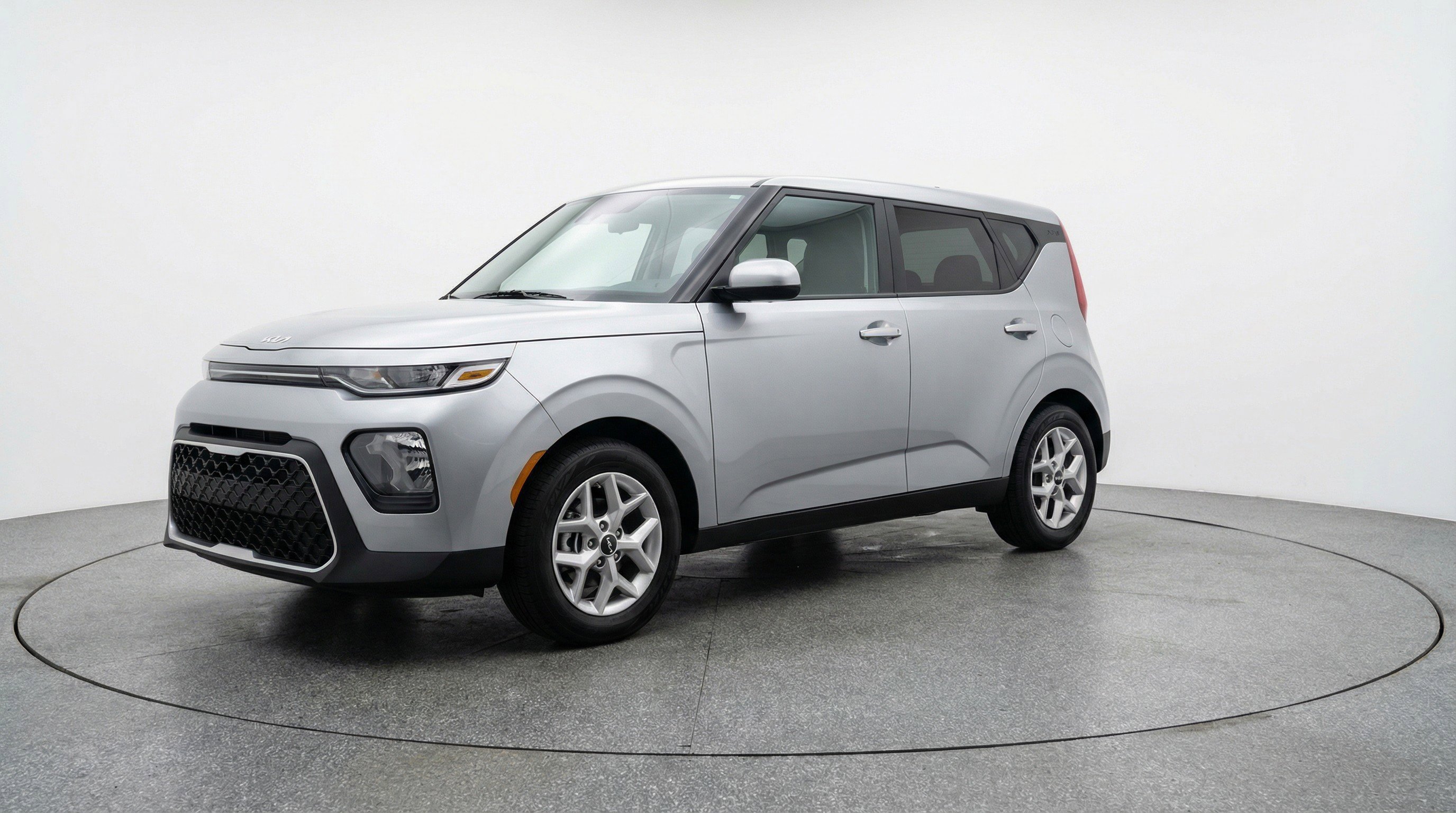 Used 2025 Kia Soul LX w/ LX Technology Package FWD image 3