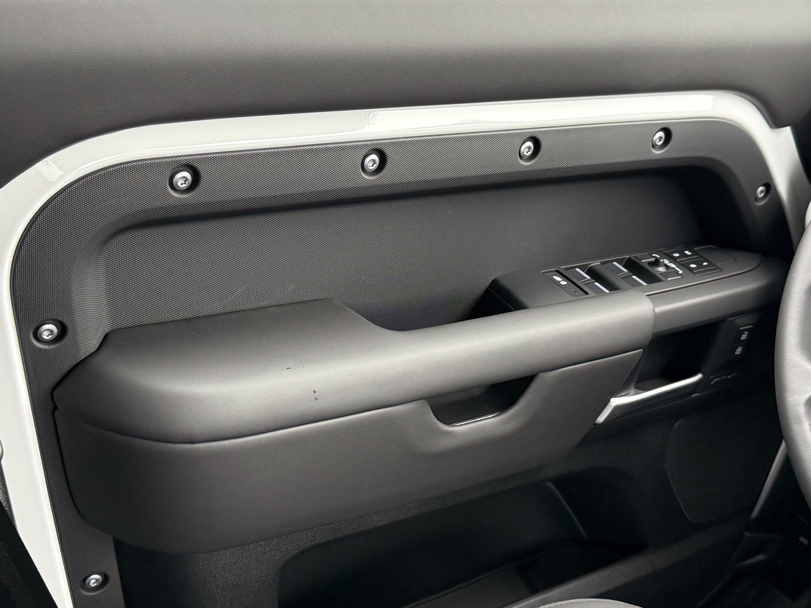 New 2026 Land Rover Defender 110 S AWD/4WD image 21