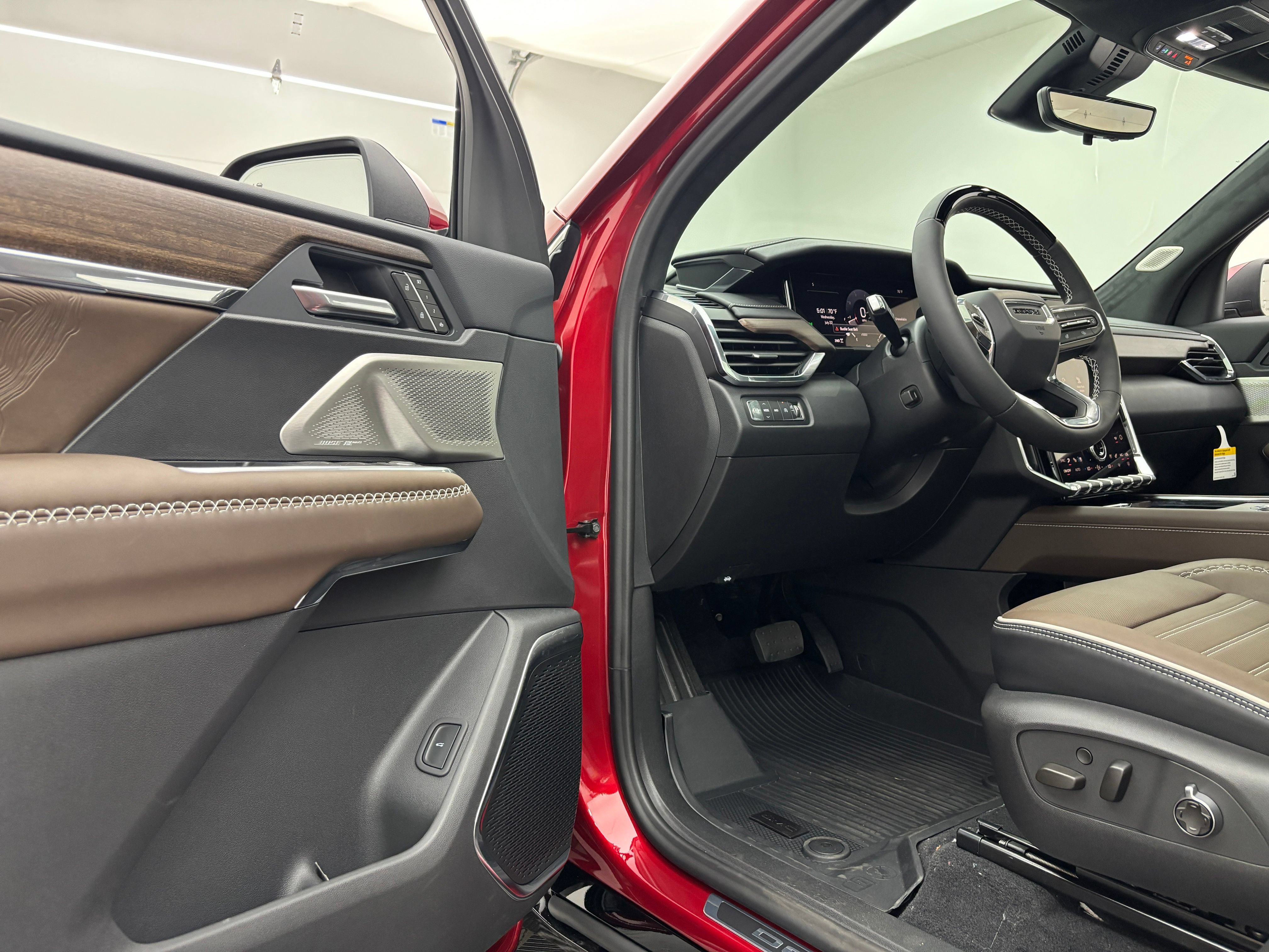 New 2026 GMC Acadia Denali Ultimate w/ LPO, Floor Liner Package AWD/4WD image 20