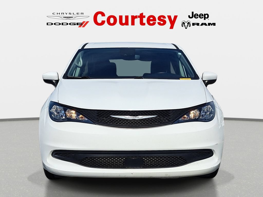 Used 2023 Chrysler Voyager LX FWD image 9