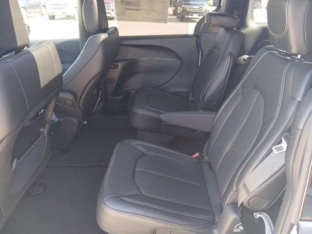 New 2026 Chrysler Pacifica Select FWD image 24
