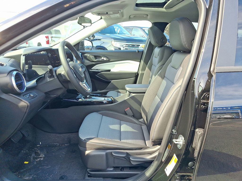 New 2026 Chevrolet Trax LT w/ Sunroof Package image 6