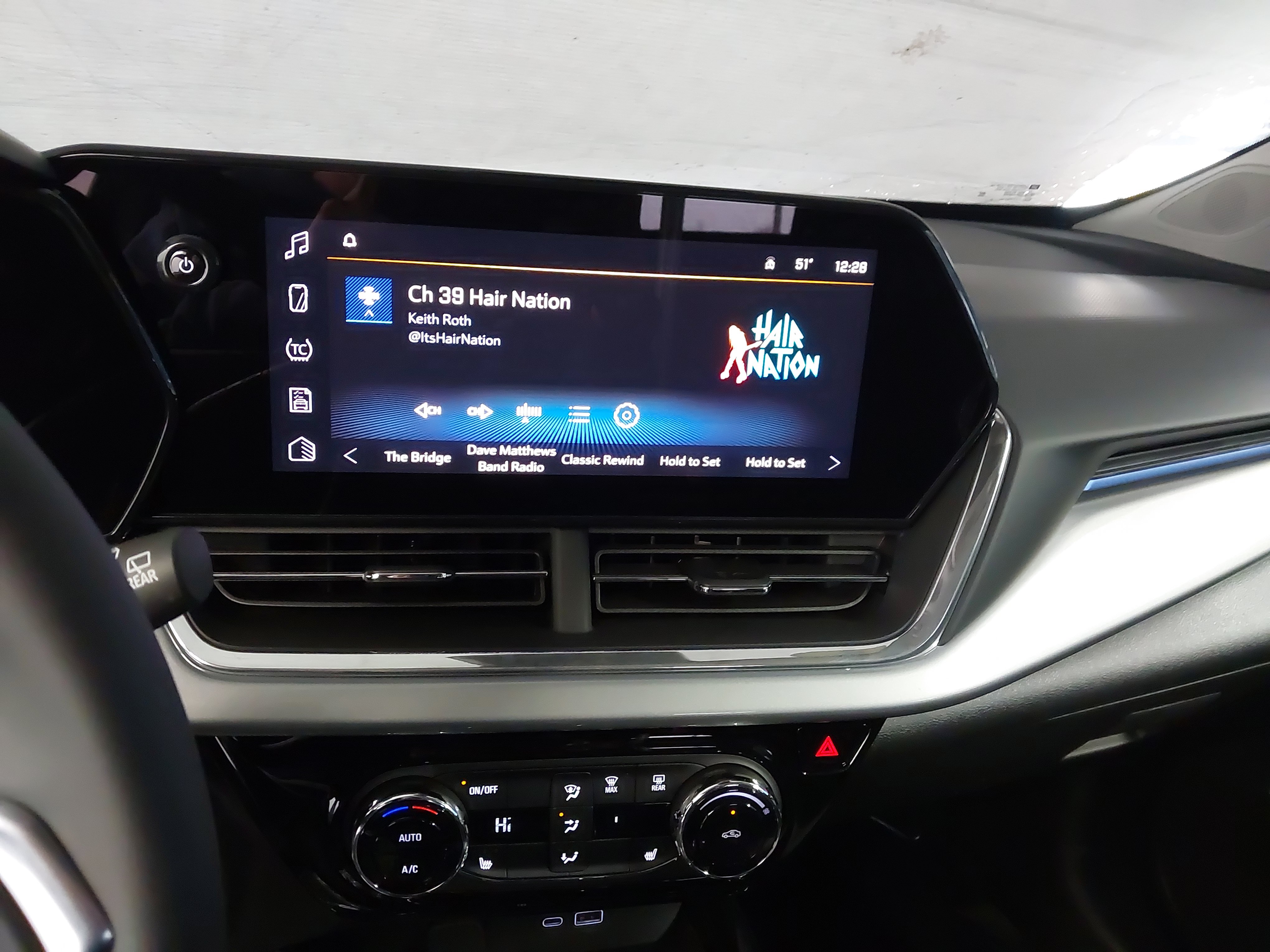 Used 2025 Chevrolet Trax LT w/ Driver Confidence Package FWD image 21