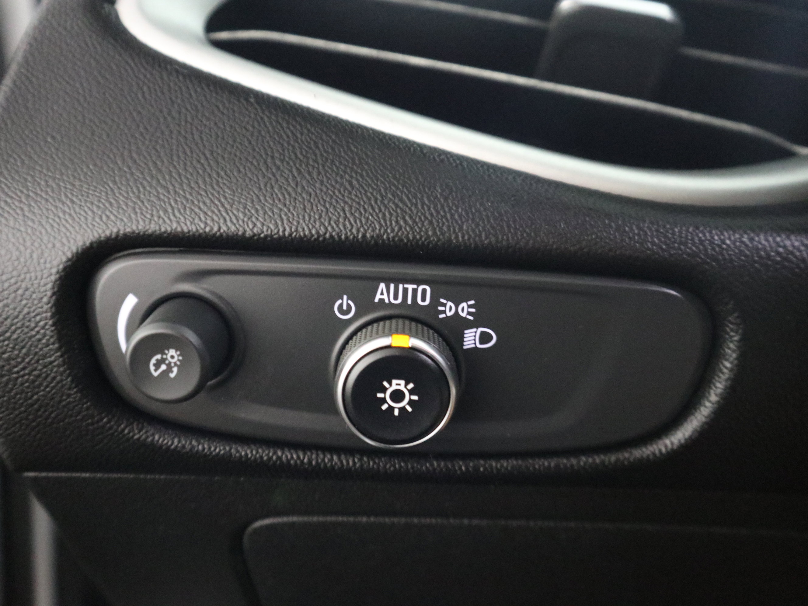 Used 2018 Chevrolet Malibu LS FWD image 28