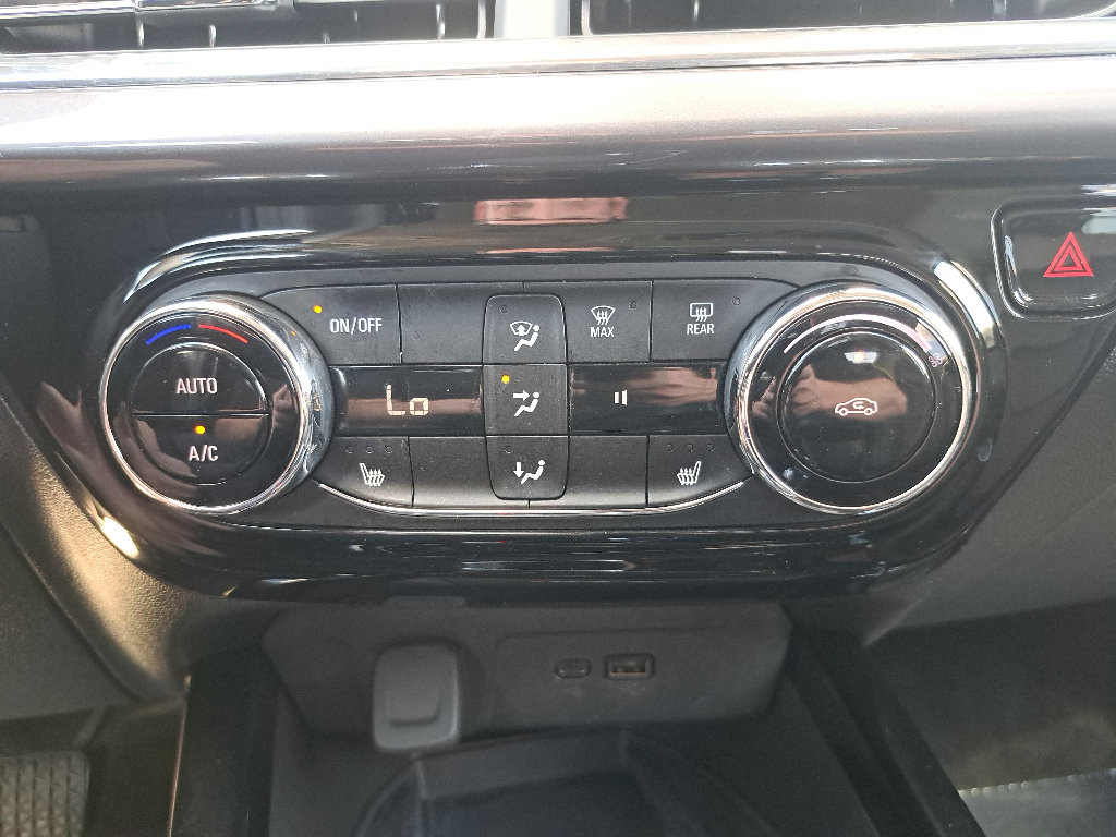 Used 2025 Chevrolet Trax ACTIV w/ Sunroof Package FWD image 21