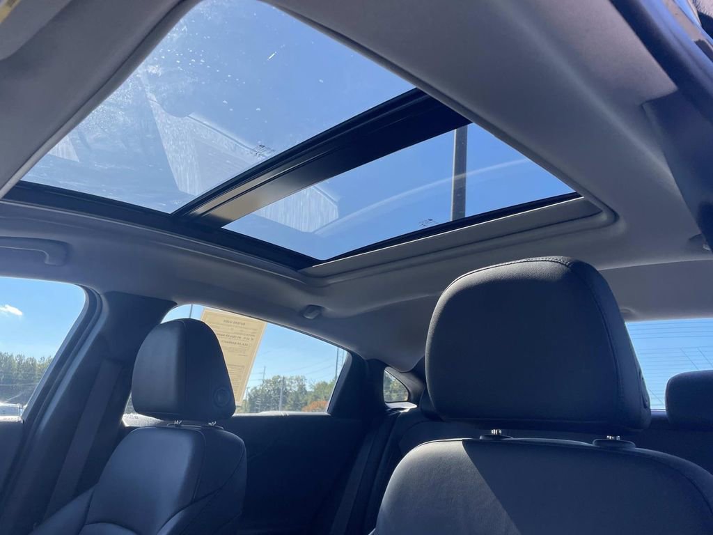 Used 2022 Chevrolet Malibu LT w/ Leather Package image 17