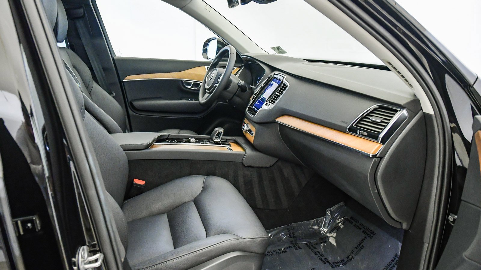 Certified 2025 Volvo XC90 B6 Ultra image 16