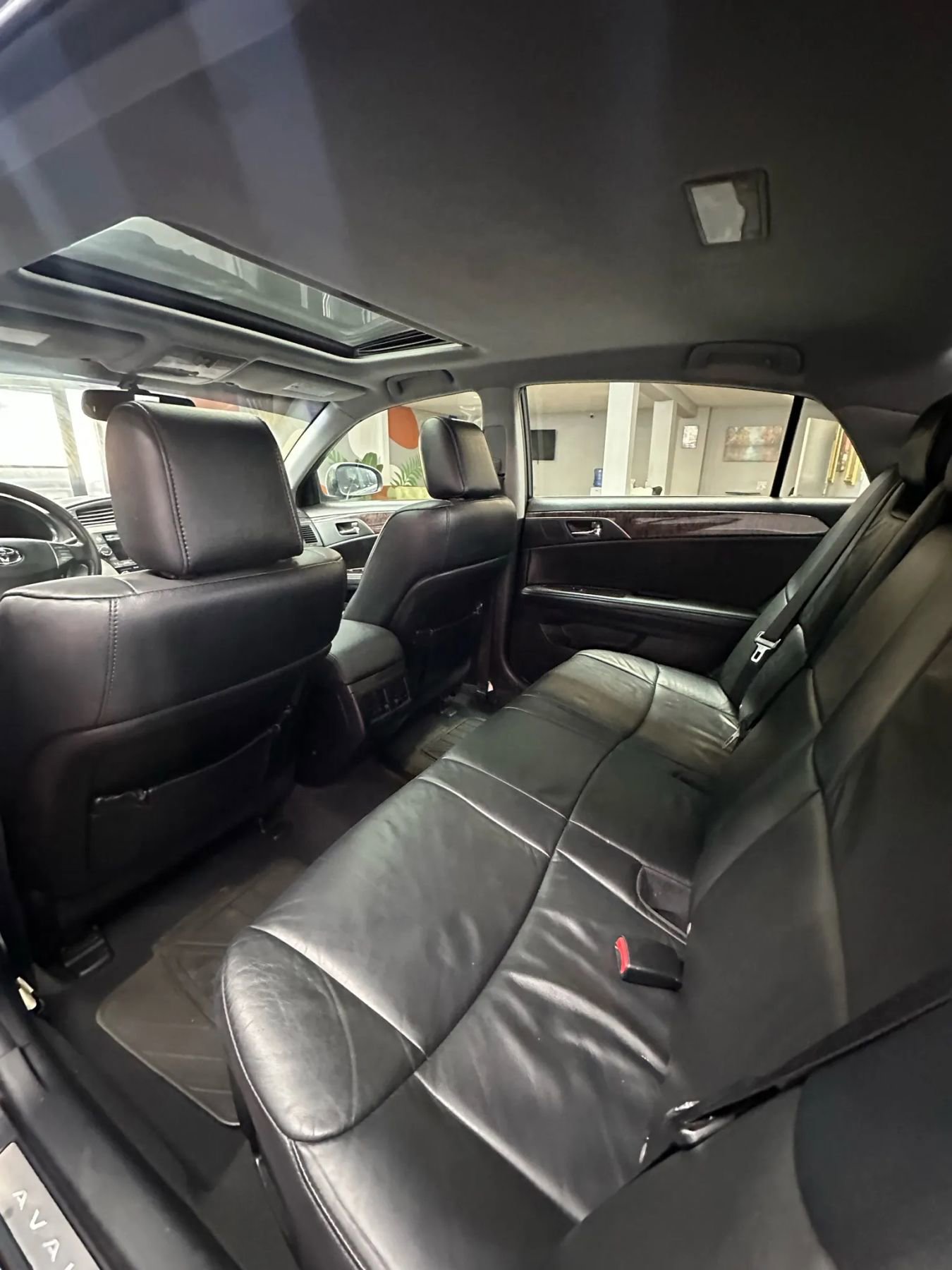 Used 2012 Toyota Avalon Limited image 22