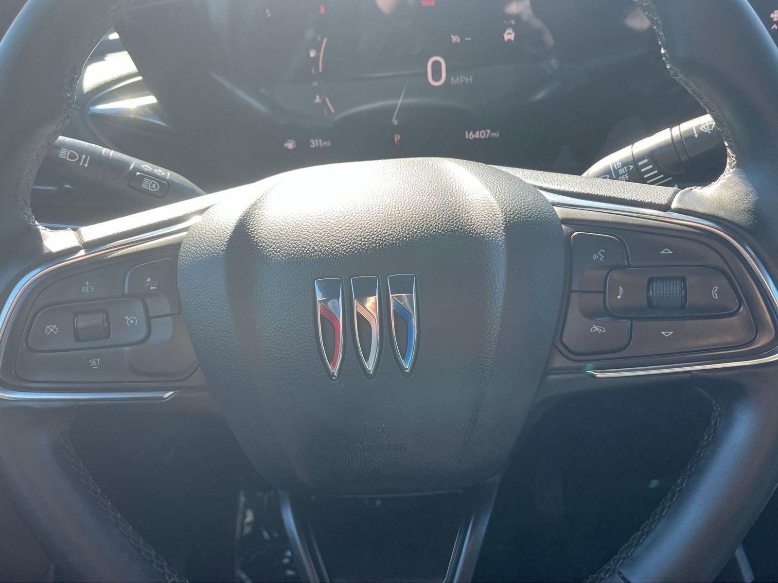 Used 2025 Buick Envista Sport Touring image 29