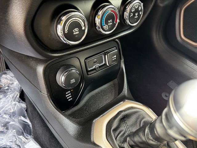 Used 2016 Jeep Renegade Latitude w/ Cold Weather Group image 20