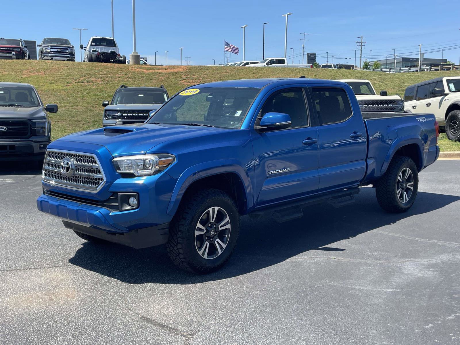 Used 2016 Toyota Tacoma TRD Sport w/ Premium & Technology Package RWD image 3