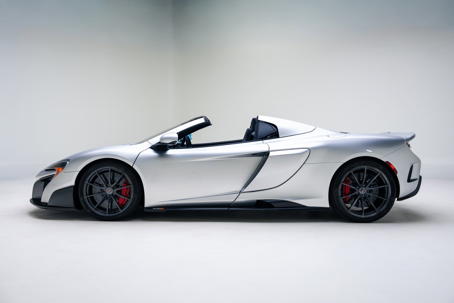 Used 2016 McLaren 675LT image 14