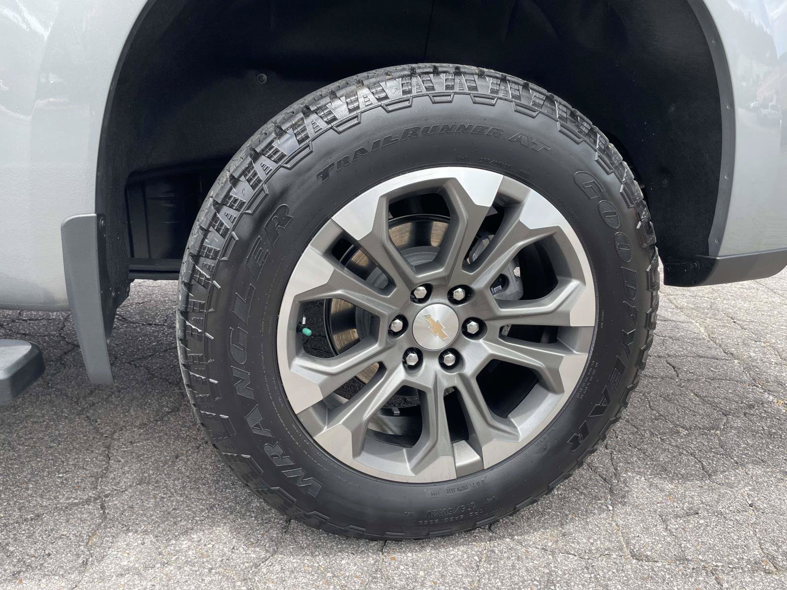 Used 2025 Chevrolet Silverado 1500 High Country w/ Technology Package AWD/4WD image 29