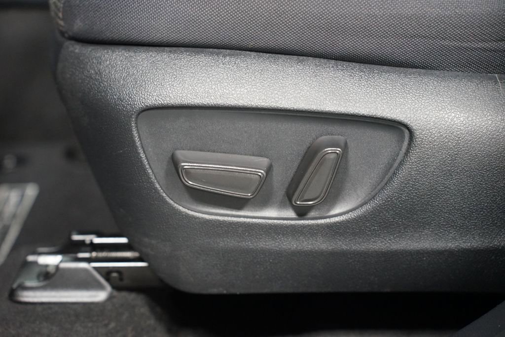 Used 2023 Toyota Highlander LE image 34