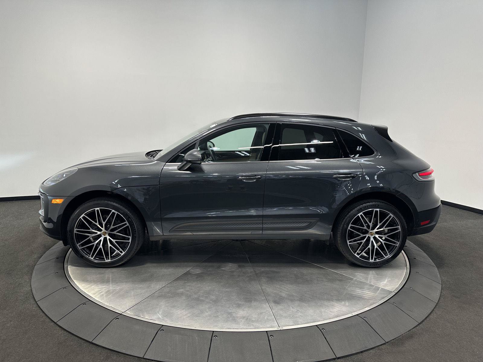 Used 2026 Porsche Macan AWD/4WD image 2