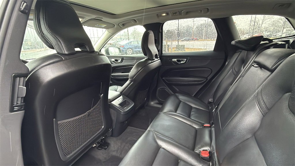 Certified 2025 Volvo XC60 B5 Plus image 25