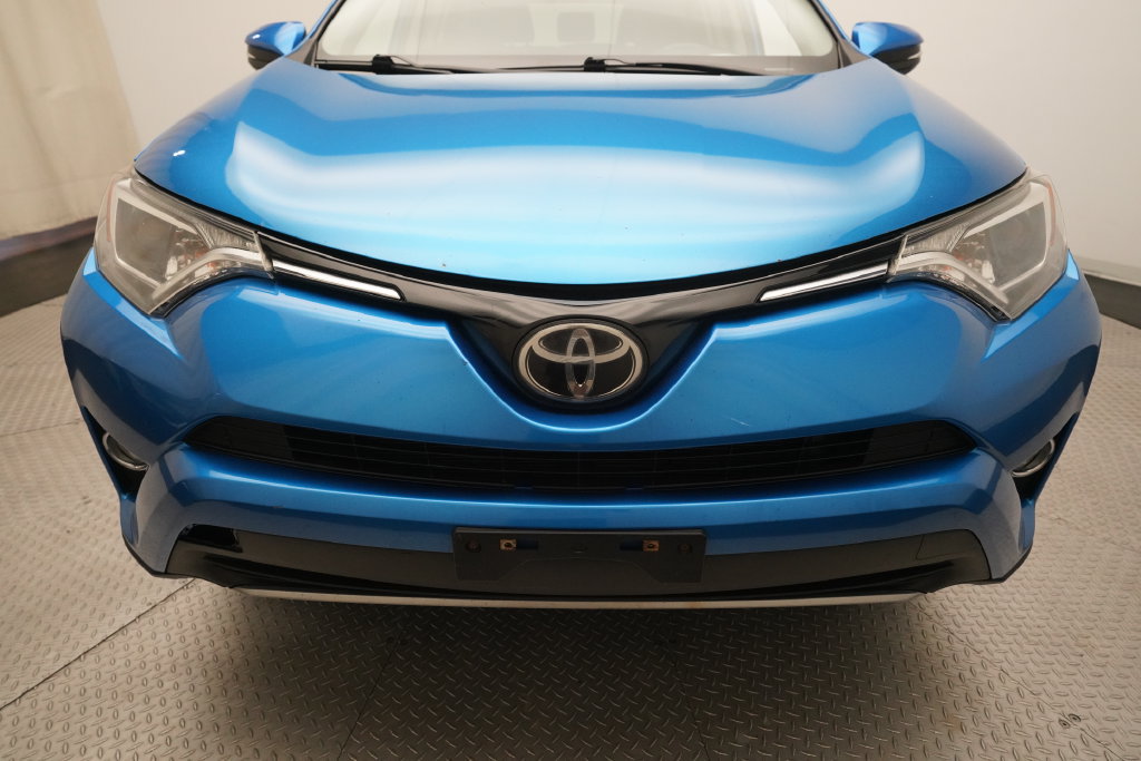 Used 2018 Toyota RAV4 XLE w/ Plus Extra Value Package AWD/4WD image 22
