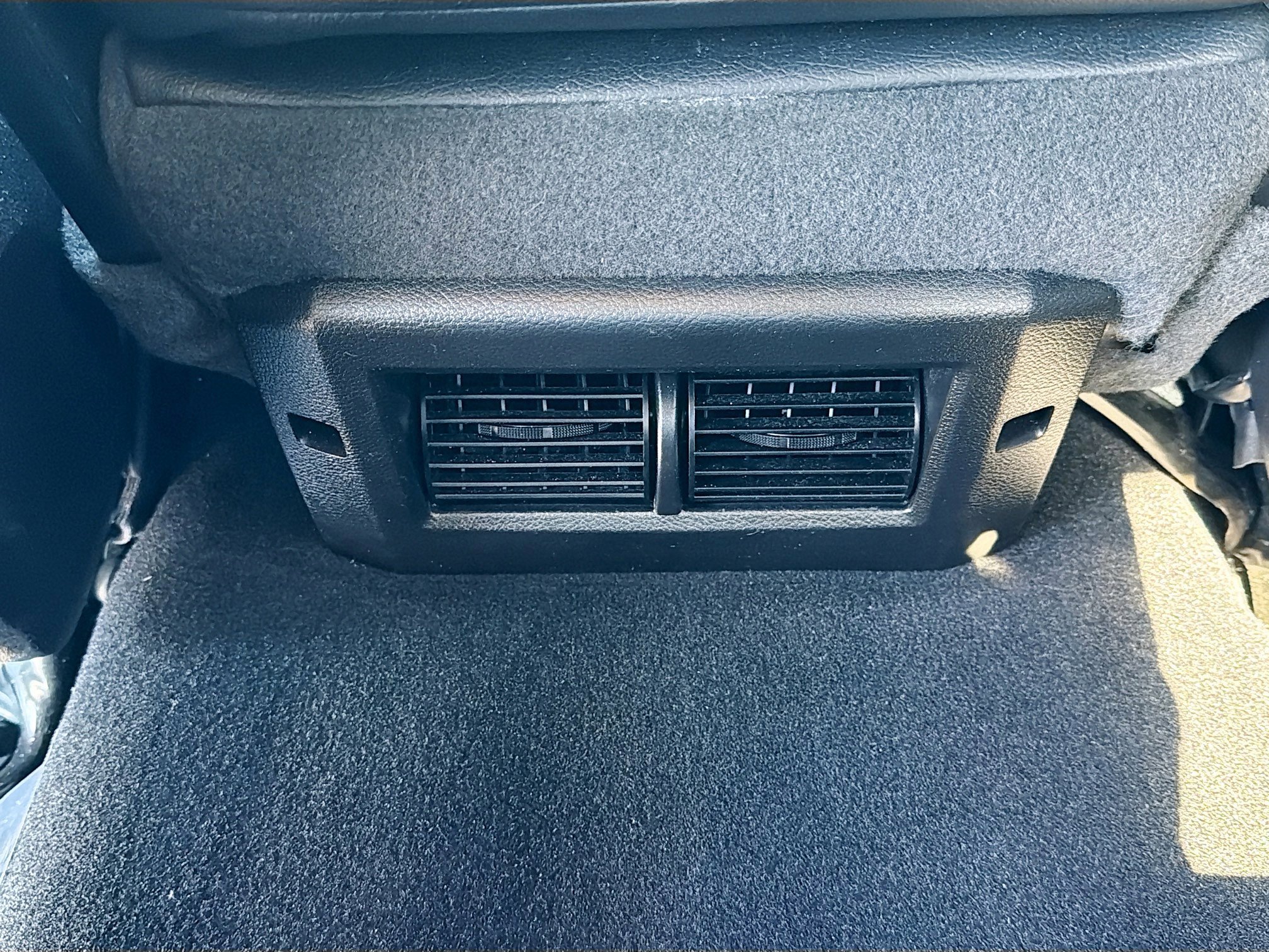 Used 2019 RAM 1500 Classic SLT w/ Luxury Group image 18