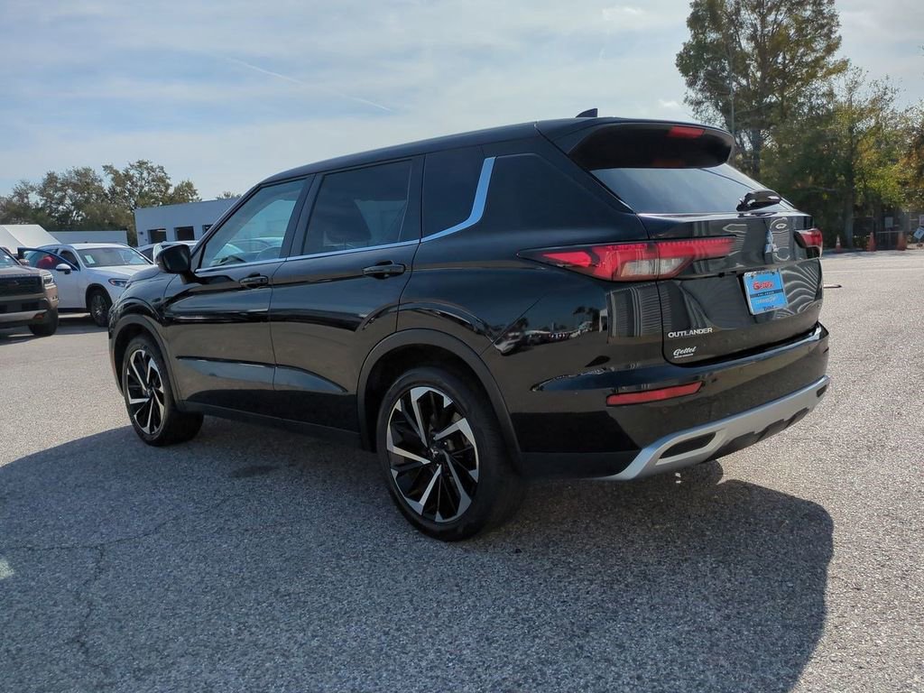 Used 2024 Mitsubishi Outlander SE image 8