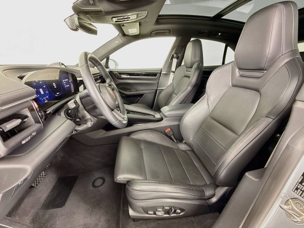 Certified 2025 Porsche Macan Electric RWD image 5
