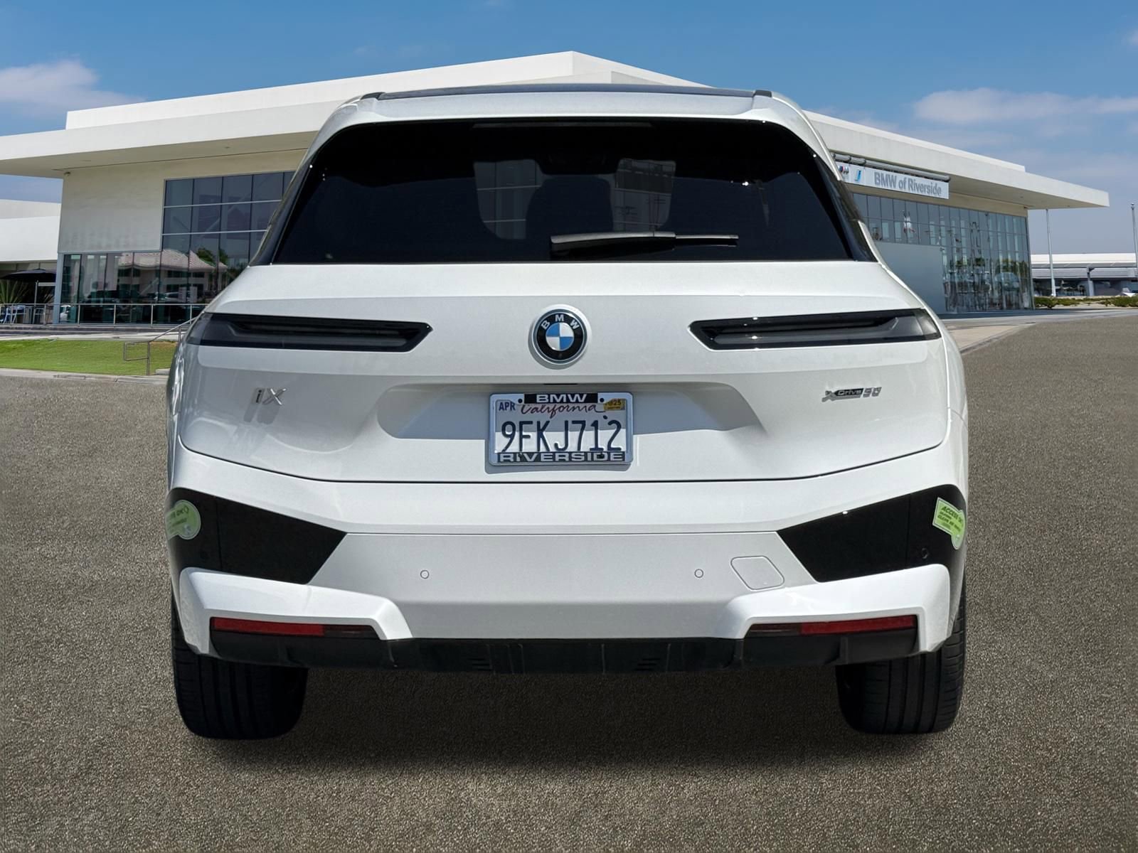 Used 2023 BMW iX xDrive50 w/ Sport Package image 9