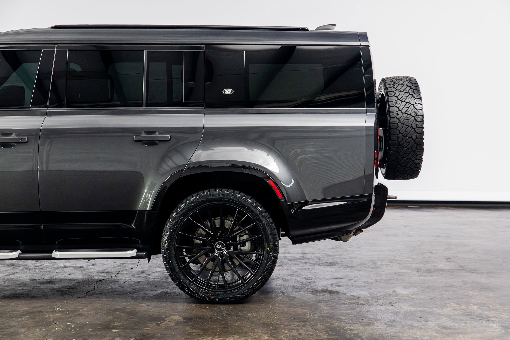 Used 2023 Land Rover Defender 130 X-Dynamic SE AWD/4WD image 13