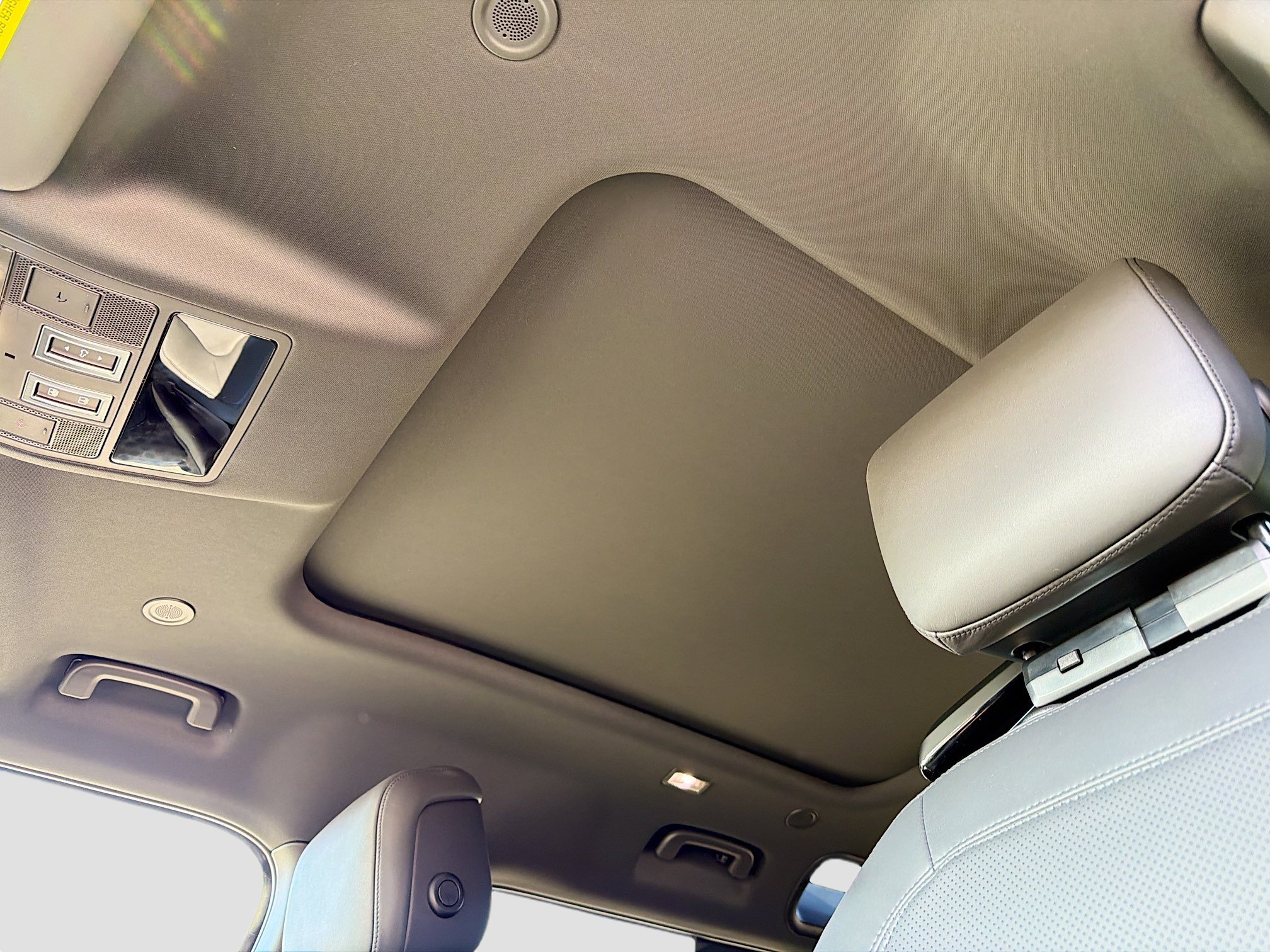 New 2026 Land Rover Defender 110 S image 28