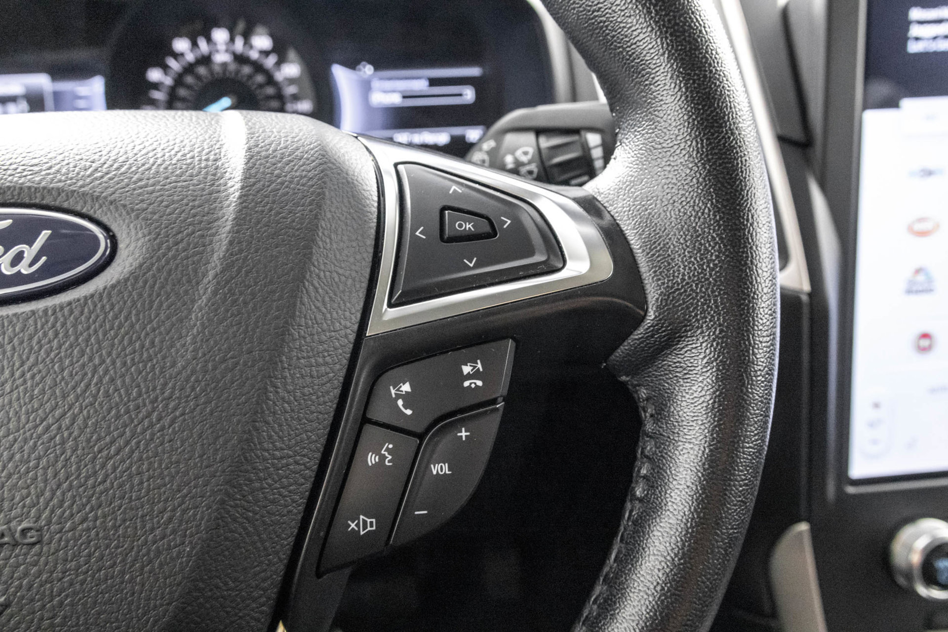Used 2024 Ford Edge SEL AWD/4WD image 27
