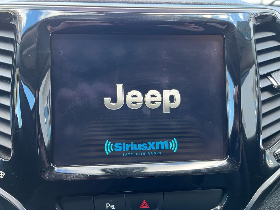 Used 2019 Jeep Cherokee Limited image 10