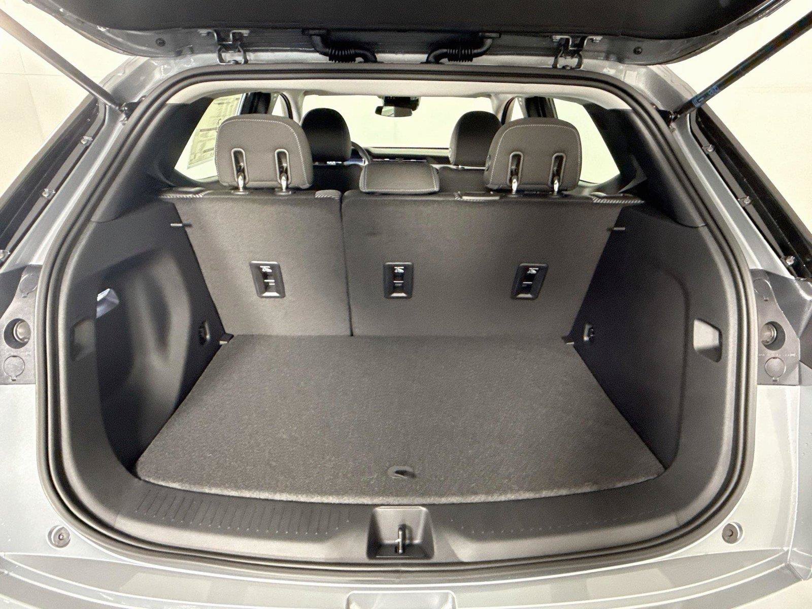 New 2027 Chevrolet Bolt LT w/ Comfort Package FWD image 18