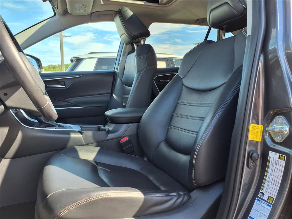 Used 2019 Toyota RAV4 XLE Premium w/ Cold Weather Package AWD/4WD image 6