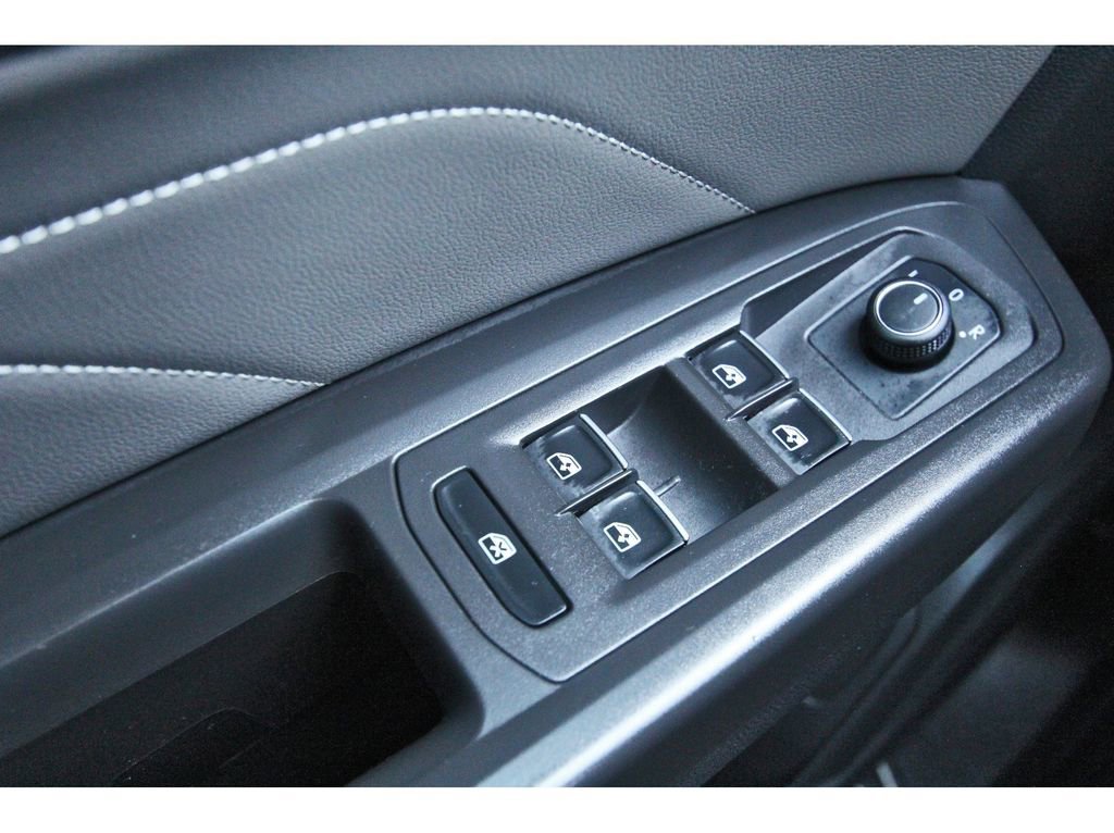 Used 2022 Volkswagen Atlas Cross Sport SE image 21