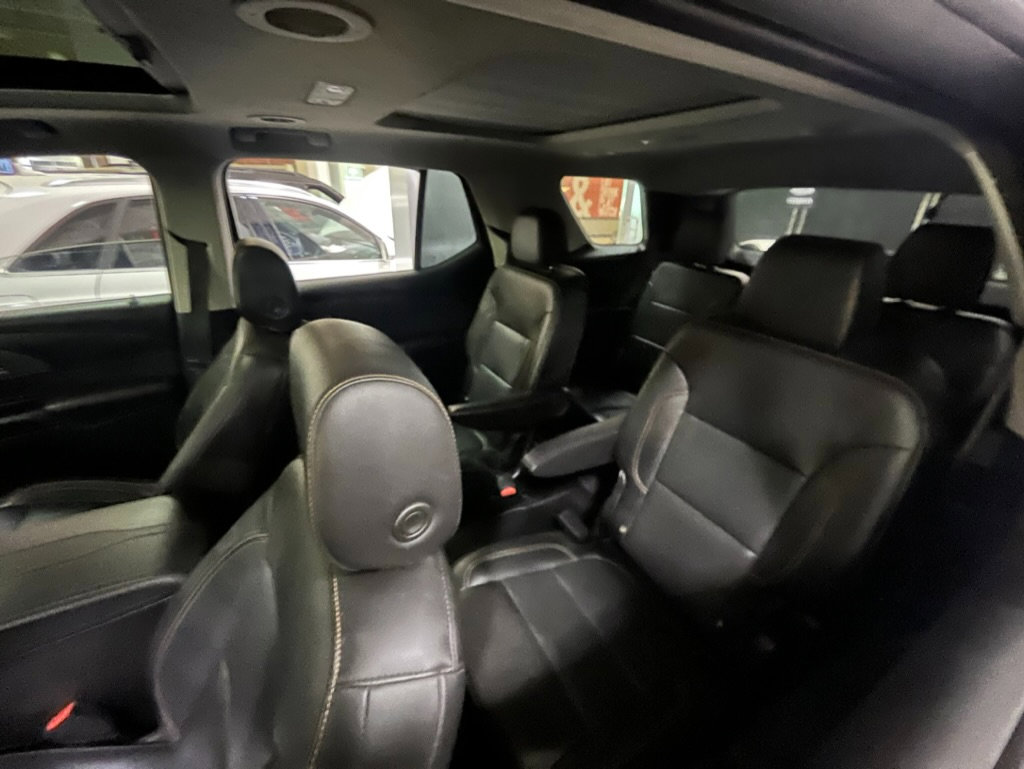 Used 2021 Chevrolet Traverse Premier w/ Redline Edition image 5