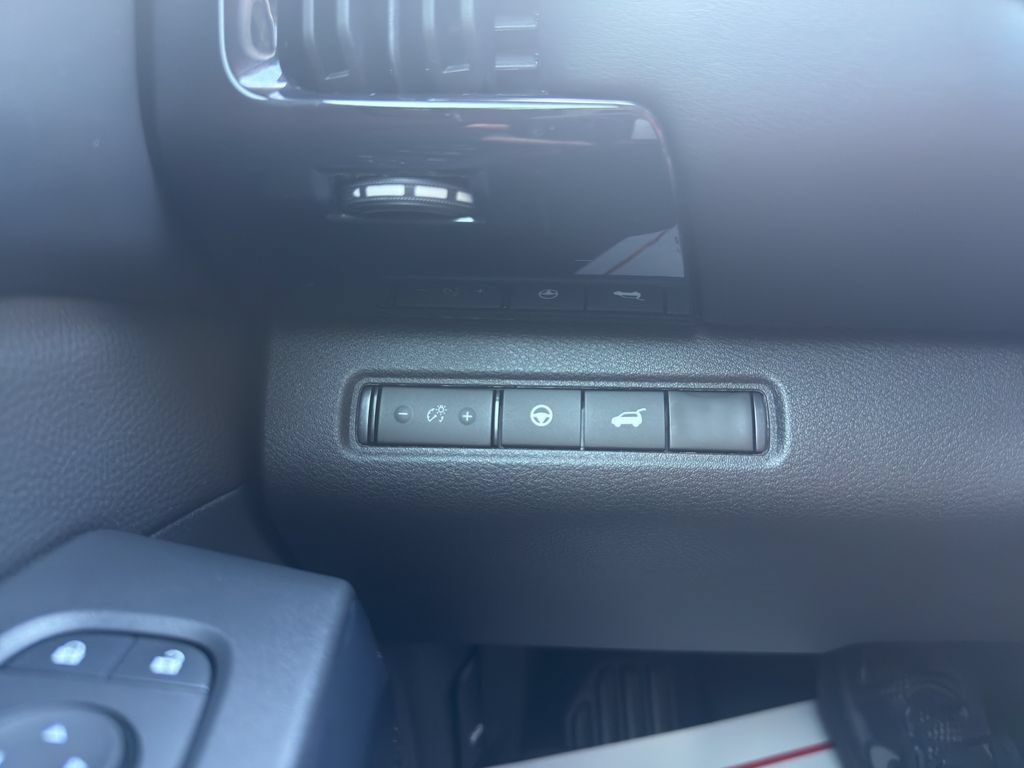 Used 2026 Nissan Pathfinder SV FWD image 20