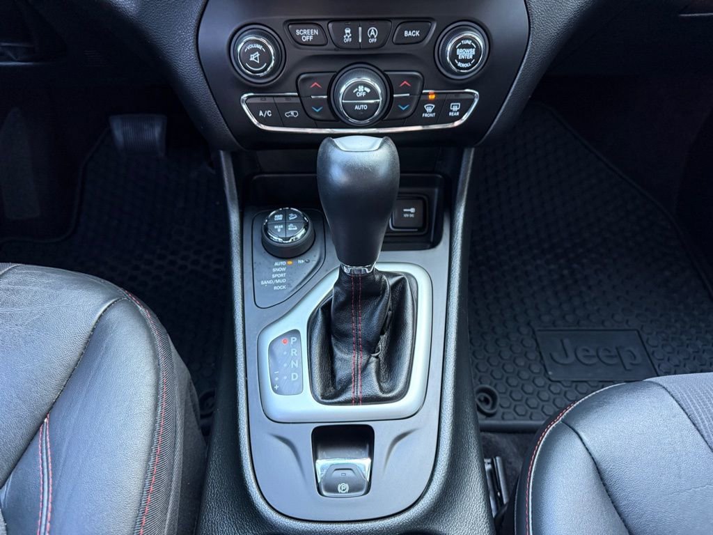 Used 2016 Jeep Cherokee Trailhawk w/ Comfort/Convenience Group image 27