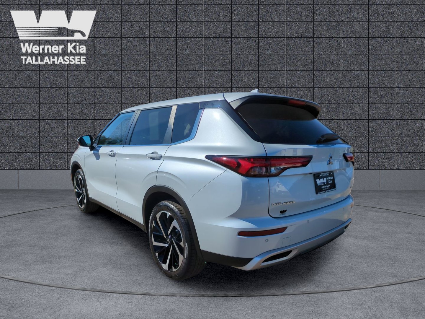 Used 2024 Mitsubishi Outlander SE image 7