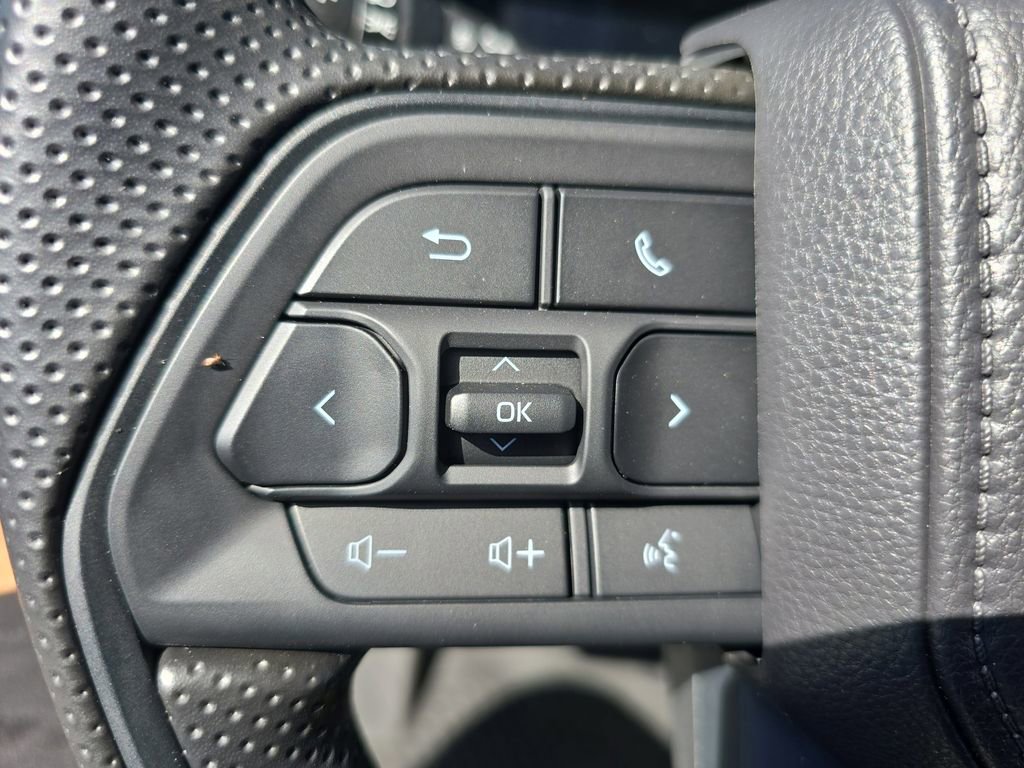 Used 2025 Toyota Tacoma SR5 image 18