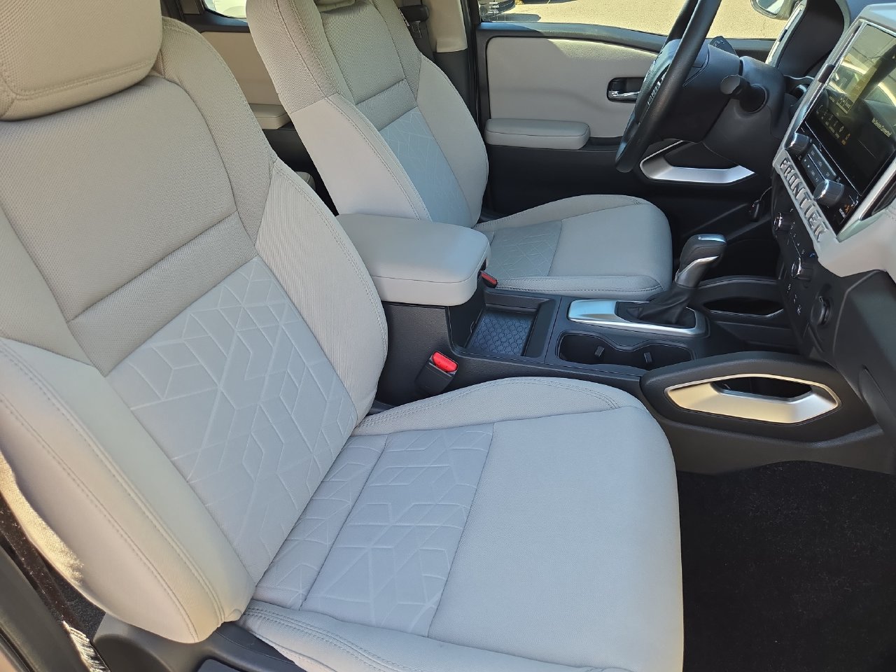 Used 2025 Nissan Frontier SV RWD image 10