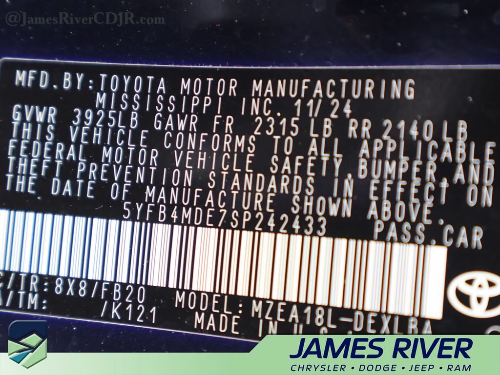 Used 2025 Toyota Corolla LE FWD image 37